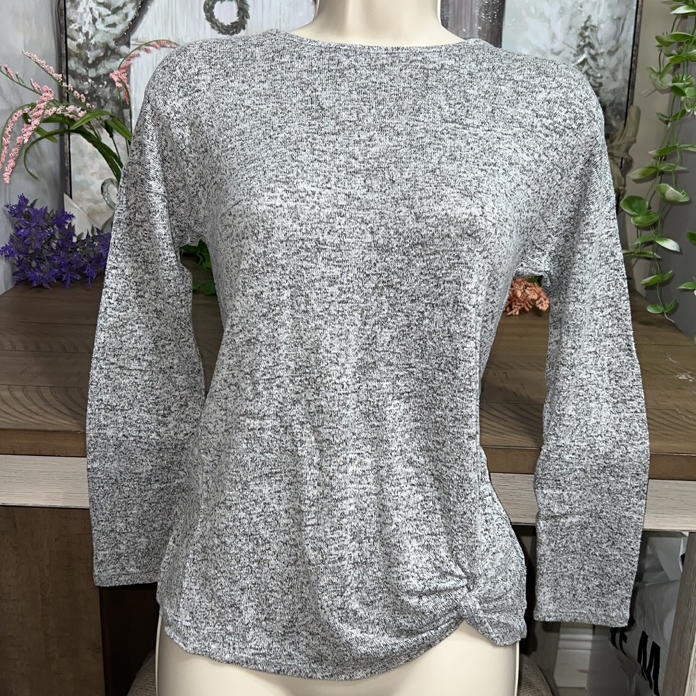 🌸3 for $20 eligible🌸Wonder Nation Grey Long Sleeve Tee with left front crop